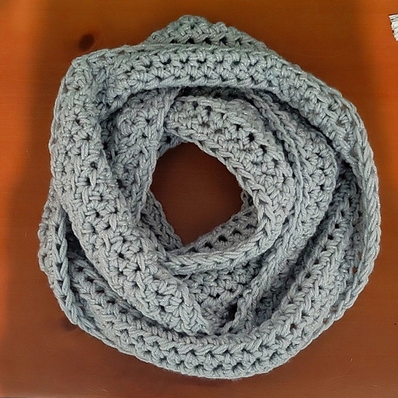 Crochet Neck Cowl.Sparkly Gray Winter Neck Scarf - New OSFM - Picture 2 of 5